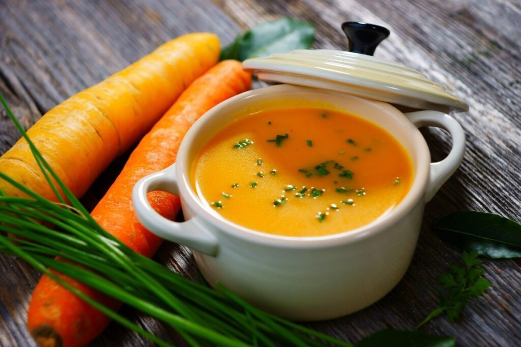 Морковный суп-пюре с кинзой
